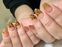 アイボリー(ivory)/ヒョウ柄ネイル