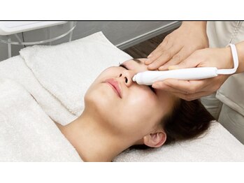 エレナ(ERENA)の写真/黒ずみ・毛穴縮小！韓国肌管理で叶える毛穴レス水光肌☆剥離無ハーブピーリング+ハイドラ毛穴洗浄おすすめ