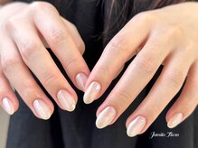 ジャミーラ ティアラ(Jamila Tiara)/光が揺らめく大人ネイル