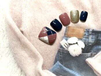 シエル ネイルズ(CIEL NAILS)/ 10月 フット 定額アート3