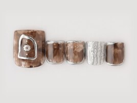 透け感ブラウンネイル　￥12298