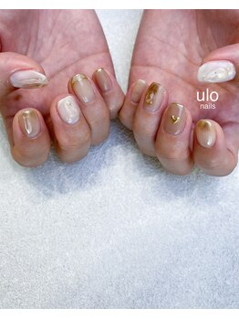ウロネイルズ(ulo nails)/ゴールドとぷっくりネイル