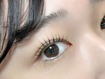ティンク港南台 アイラッシュアンドネイル (Tink eyelash&nail)の写真/《パリジェンヌ/デザインラッシュリフト¥6300～》ビューラーが苦手な方にオススメな上向きまつ毛パーマ♪