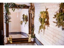 施術の後はドレッサーでお化粧直しなどもご利用いただけます♪