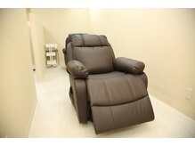 【リクライニングソファー】座り心地にこだわったフワフワのソファーでリラックスしてお過ごしください♪