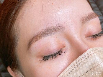 デイズ アイ ベクシー(Day`s eye Becsy)/毛流れ矯正ブロウラミネーション