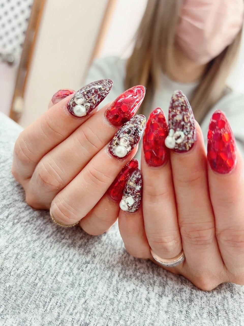 2025年-2026年冬トレンド】レッド ツイードのネイルデザイン集｜人気順