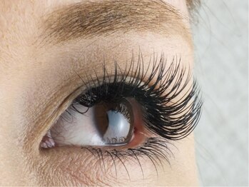 まつげエクステサロン クロエ(Chloe)/根元から立ち上がるパッチリ目元