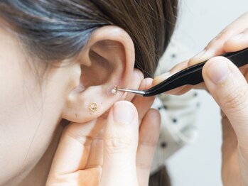 エム(eM.)/耳ツボジュエリー