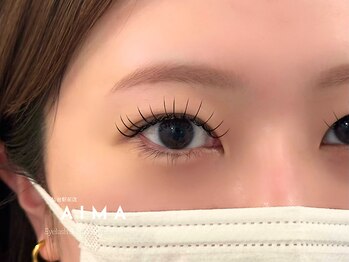 アイマ(AIMA)の写真/【話題のマツエクご用意有★】フラットラッシュ・バインドロック・ダブルフラットなど種類豊富にご用意◎