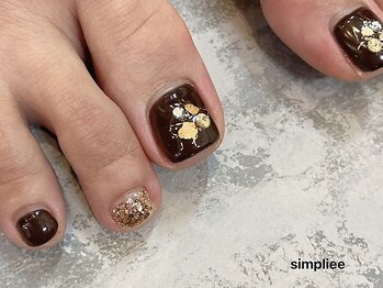 シンプリー ネイルアンドアイラッシュ 祖師谷大蔵店(Simpliee Nail&Eyelash)の写真/【フット角質ケアコースがトレンド♪】ジムやホットヨガなど、どこで見られてもOKのつるピカ素足に！