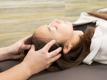 五反田K&M整体院の写真/デスクワークでの眼精疲労/猫背姿勢/頭痛に◎マッサージで頭皮をほぐし、血行を促進！根本改善に導きます！