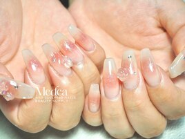 チーク&薔薇ネイル　ワンホン