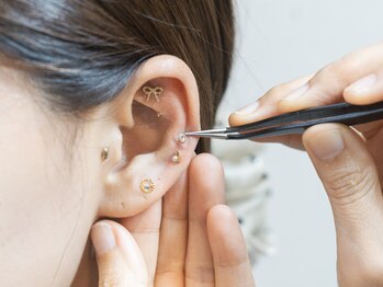 エム(eM.)/耳ツボジュエリー