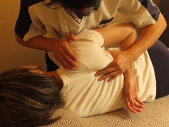 CNヘルス アンド ビューティーサロン in 上野(CN Health&Beauty SALON)の写真/【店長一押し！お任せ全身整体60分4980円】首肩→背中・腰→お尻・足→肩甲骨・腕・手→頭までフルコース！