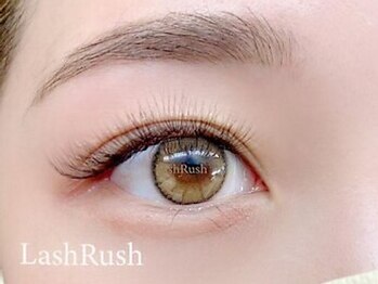 ラッシュラッシュ 橋本(LashRush)の写真/こだわり抜いた自社開発のLEDボリュームラッシュ♪派手にならないボリュームUP！15分装着完了