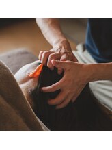 アオイ(Aoi)/髪を整え、頭皮とツボを指圧♪