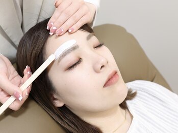 エピファニー(Epi phany Total Beauty Salon)の写真/【人気のアイブロウ★眉毛デザイン】骨格に合わせて目や鼻の位置からゴールデンバランス見つける提案型！