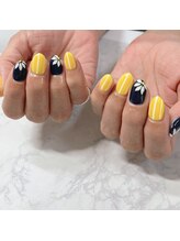 ブラン(blanc)/イエロー×ネイビーネイル