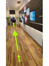 その先のエレベーターで6階に