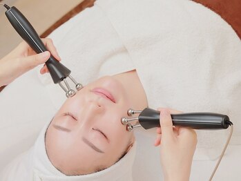 ツツイの写真/《最新EMS機器できゅっと引き締め》小顔、リフトアップだけでなく、たるみ改善やほうれい線予防にも♪