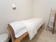 サロン リーサ(Salon Riisa)/〈Salon Riisa〉内観