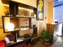 アクアプラス(Aqua plus)/受付・アロマオイル展示