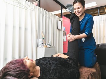 ハビハビ/症状をみてストレッチも行います