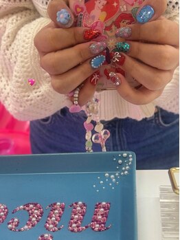 ネイル・アイメニューの同時施術が可能