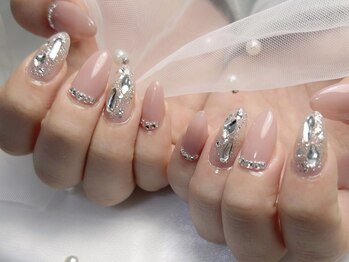 キュアネイルスタジオ(Cure nail studio)の写真/美フォルム×透明感カラーで圧倒的垢抜けネイル◎パーツも豊富に取り揃えております♪