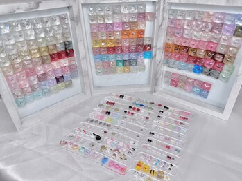 ユニ ネイル(uni nail)の写真/\大好評☆豊富なカラーとパーツをご用意!/シンプル系~派手系・旬なトレンドのモノまで幅広く対応◎