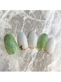 グリーンホワイトネイル