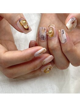 カラーズネイル エビス(Colors Nail Ebisu)の写真/厳選された天然石を爪に乗せたり、クリエイティブなスタッズの組み合わせなど妥協しないデザインを。