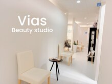 広々空間♪白を基調とした店内はまるで韓国のクリニックみたい♪