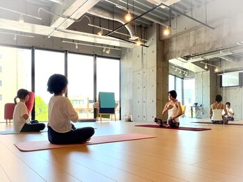 ポラリス(POLARIS)の写真/自分のための静かな時間,心地よさに包まれながら,ヨガとピラティスで芯からしなやかな身体を育てませんか？