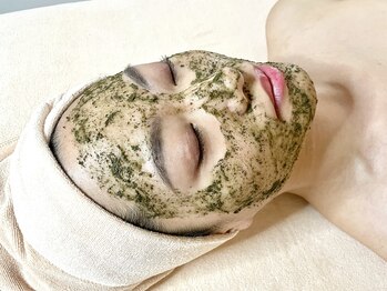 ルヴィカカリーナ(REVI Cacalena)の写真/『口コミ高評価★』剥けない次世代ハーブピーリングREVIで肌悩み根本改善◎自分史上最高のうる艶肌へ！