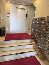 ストレッチリヴェラ 本郷三丁目店(STRETCH LIVERA)/こちらのエレベーターで3階です