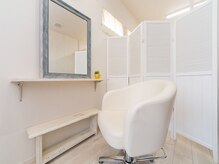 サロン リーサ(Salon Riisa)/〈Salon Riisa〉内観