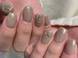 グレージュゴールド