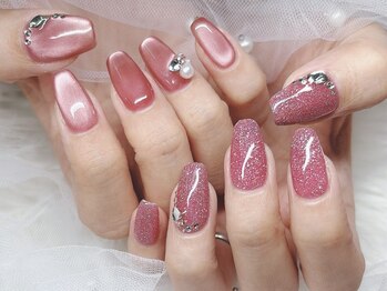 サロン アンド ルクス(Salon & Lux)の写真/抜け感×艶感で美しい指先に。丁寧なケア・技術で大人の魅力をまとうトレンドネイルはお任せください★