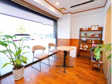 かんだ整体院の雰囲気(店内は木彫の落ち着いた雰囲気で、全面的にリニューアル☆)