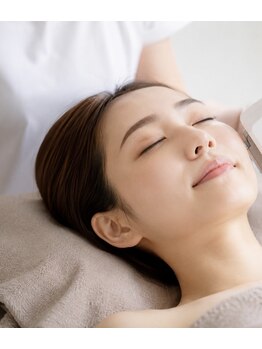 Glowe【うなじ脱毛|ヒゲ脱毛】の写真/普段顔剃りしてる方必見！お顔の脱毛でキメを整えてスキンケアを届けやすくします。
