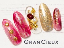 キラキラピンクニュアンスネイル