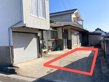 アロゼ/お店の前が駐車場スペースです