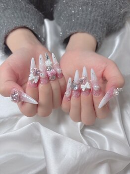 レッドネイル(Redネイル)の写真/【自店はいつでも付替オフ無料☆】特大パーツ、トレンドカラーをご用意！つけ放題で、理想の仕上がりに★