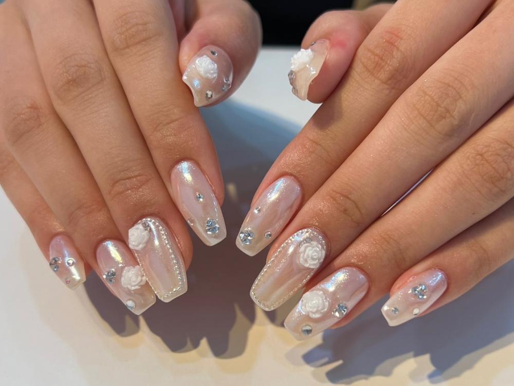 2026年冬トレンド】ホワイト ワンカラー ハンドのネイルデザイン集