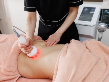 ライラ(Lyra)の写真/【ハイパーシェイプ導入♪】強力な吸上とローラーによってセル脂肪をしっかり分解◎お悩みの部位を集中ケア