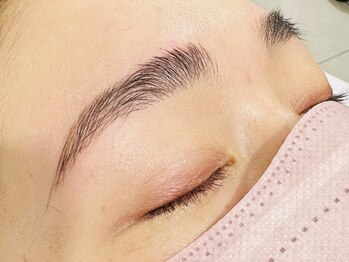 グリュック(Gluck)の写真/お客様それぞれの黄金比に合わせた美眉へ仕上げます♪朝の忙しいメイクが楽チンに★お任せください！