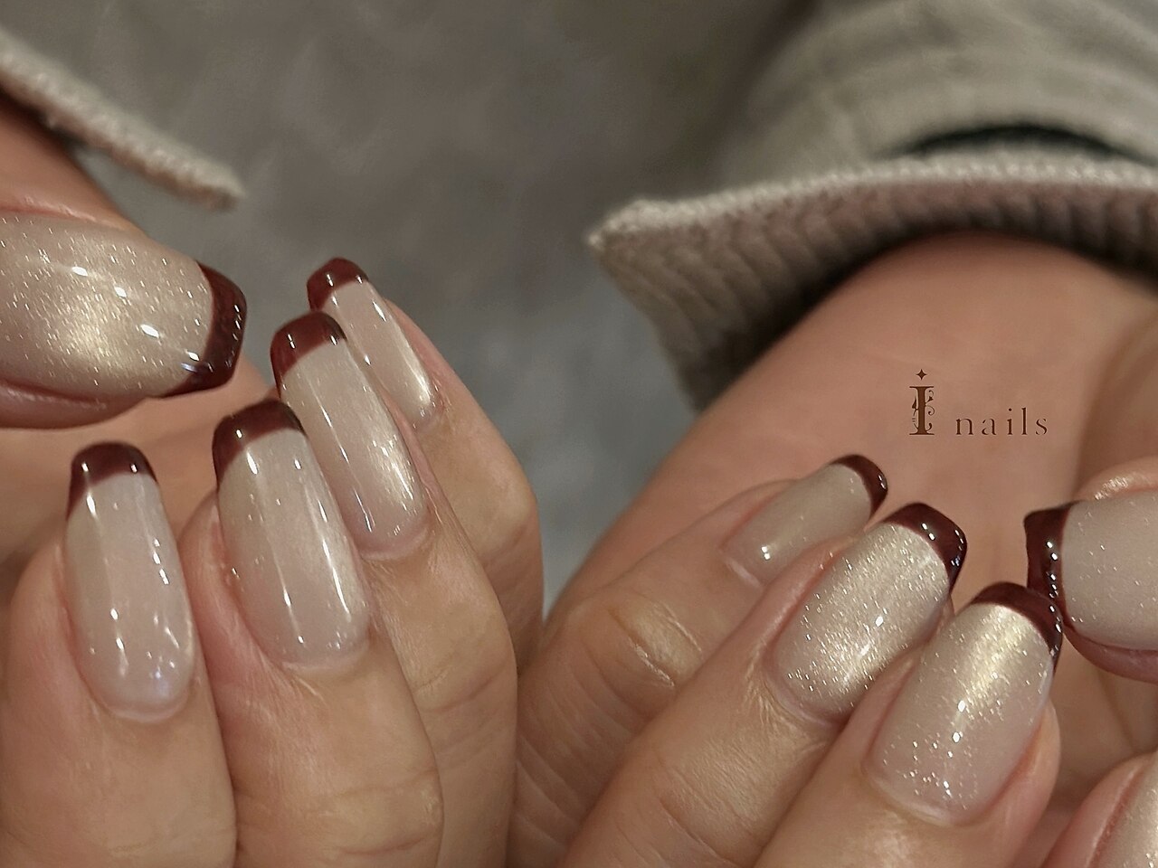 2025年-2026年冬トレンド】シルバー フレンチのネイルデザイン集｜人気