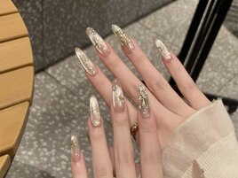 キラキラビジューネイル